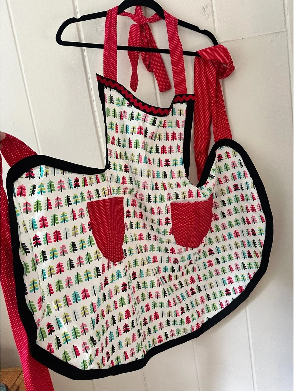 Full Apron with Sweetheart Neckline Contrast Trim and Pockets Handmade Size M